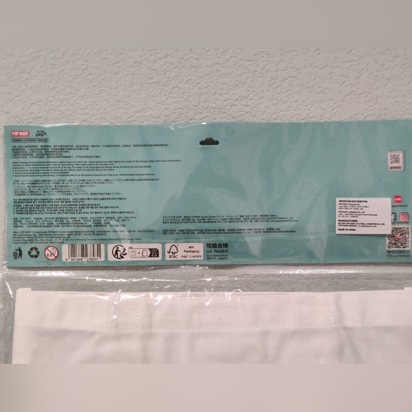 Popmart crybaby tote bag - Picture 5 of 10